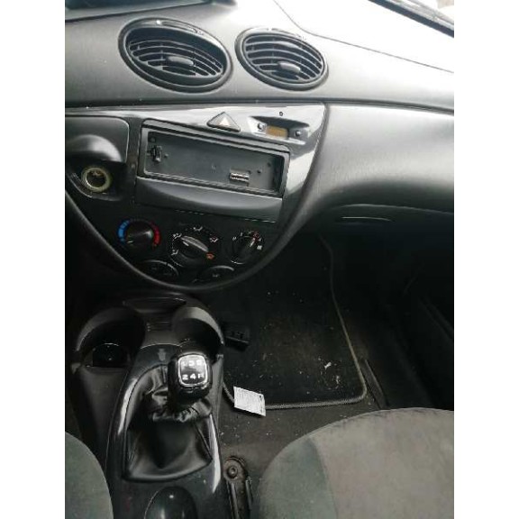 ford focus berlina (cak) del año 2001