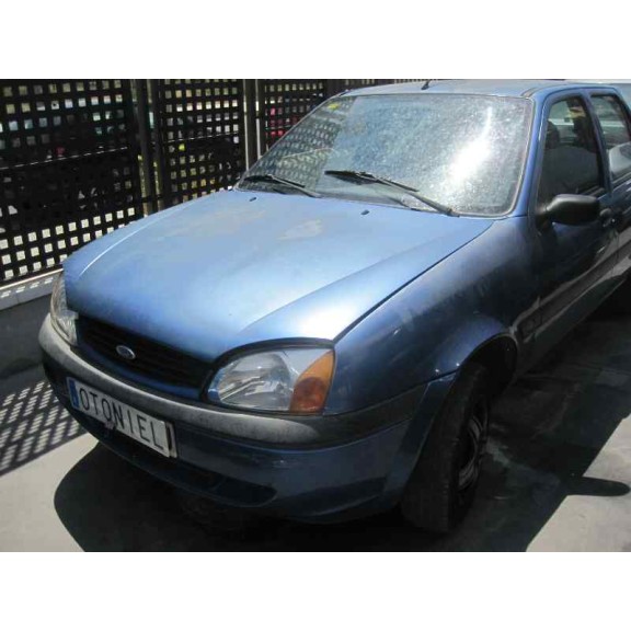 ford fiesta berlina del año 2000