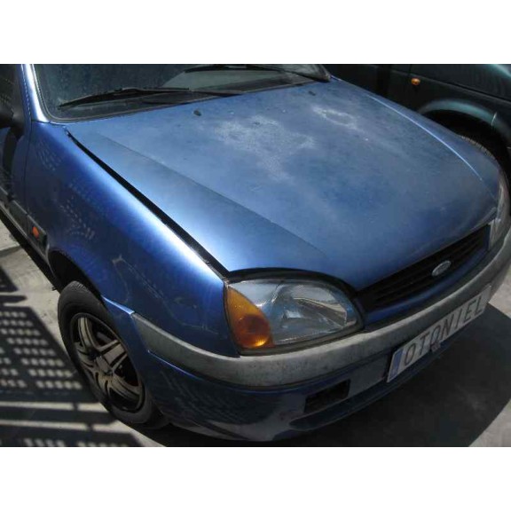 ford fiesta berlina del año 2000