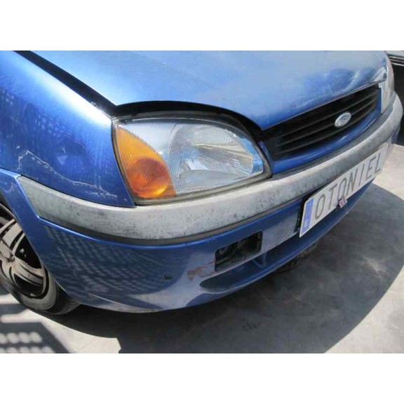 ford fiesta berlina del año 2000