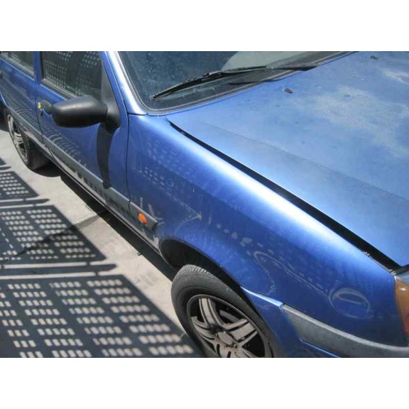 ford fiesta berlina del año 2000