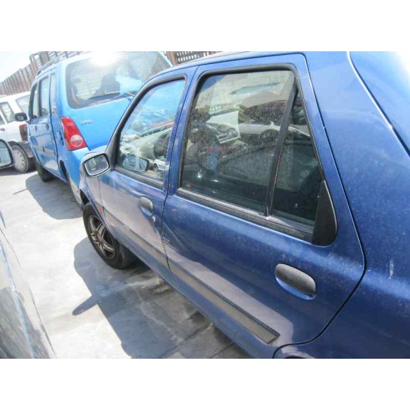 ford fiesta berlina del año 2000