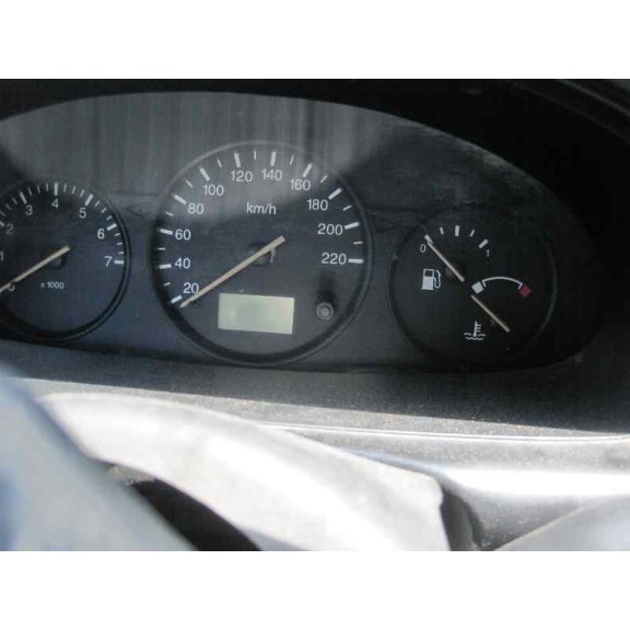 ford fiesta berlina del año 2000