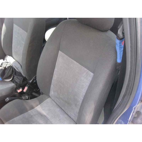 ford fiesta berlina del año 2000