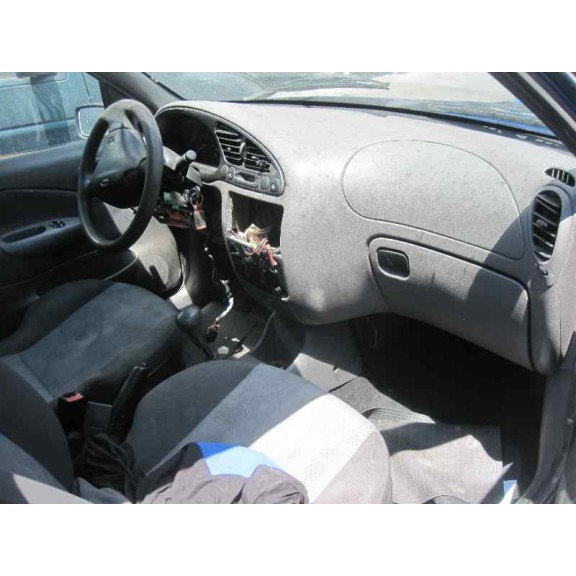 ford fiesta berlina del año 2000