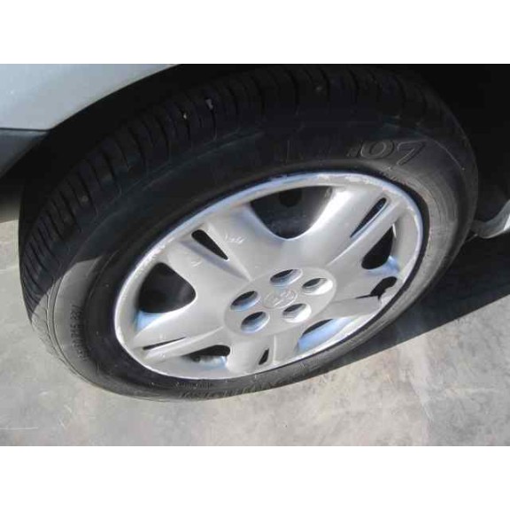 toyota avensis berlina (t 22) del año 2002