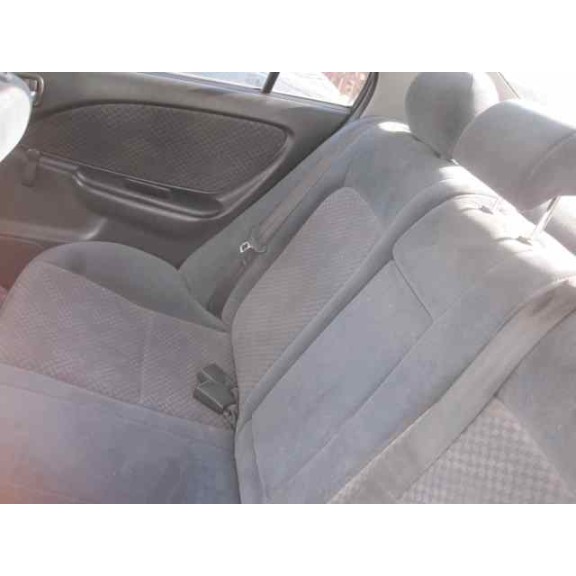 toyota avensis berlina (t 22) del año 2002