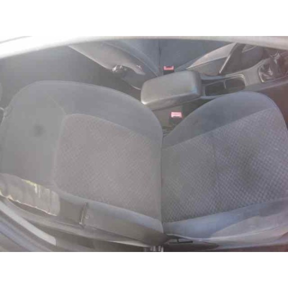 toyota avensis berlina (t 22) del año 2002