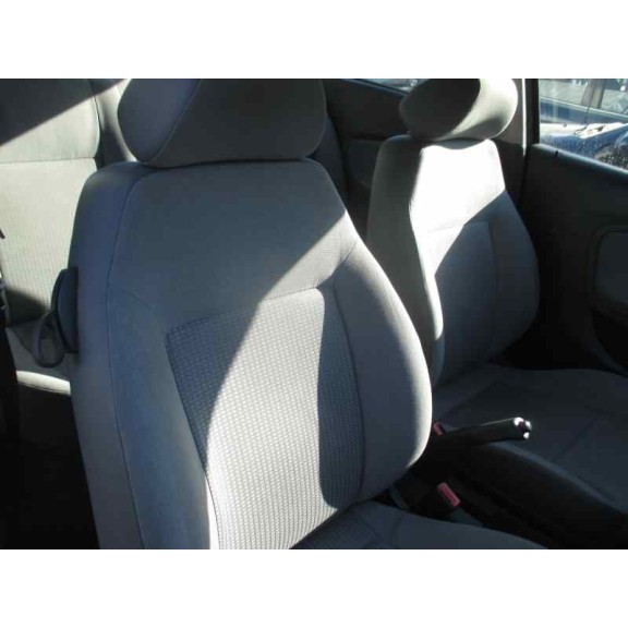 seat ibiza (6l1) del año 2003