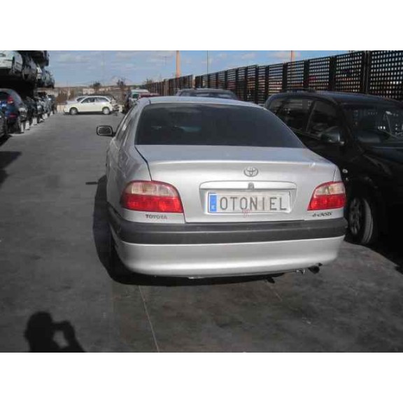 toyota avensis berlina (t 22) del año 2002