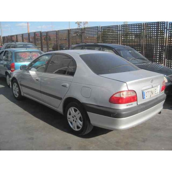 toyota avensis berlina (t 22) del año 2002