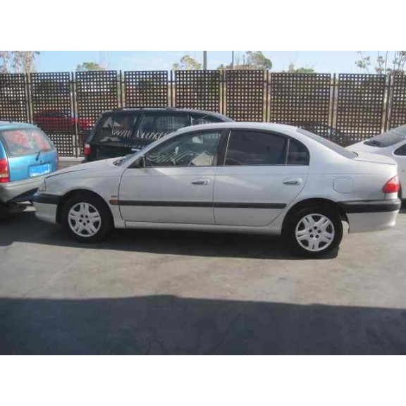 toyota avensis berlina (t 22) del año 2002