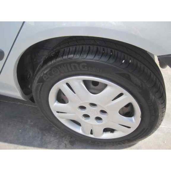 toyota avensis berlina (t 22) del año 2002