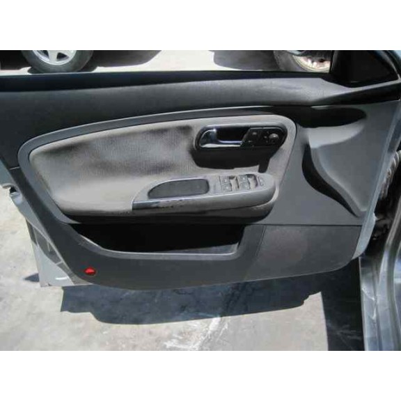 seat ibiza (6l1) del año 2002