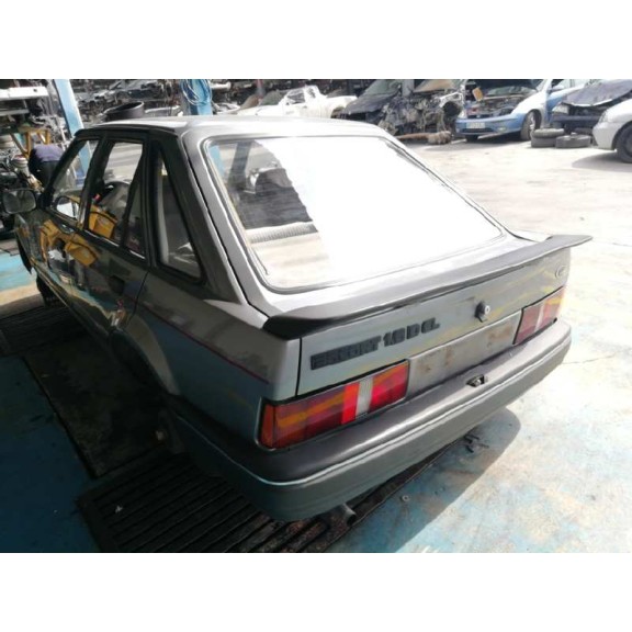 ford escort berlina del año 1986