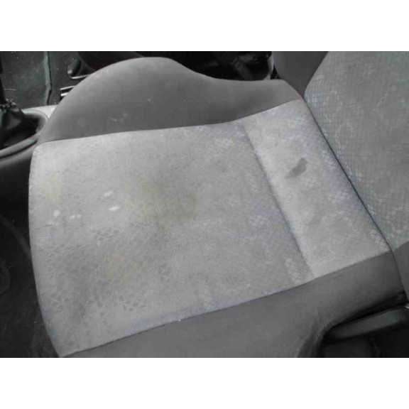 ford fiesta berlina del año 2000