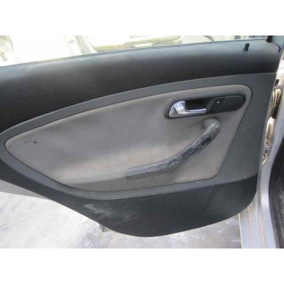 seat ibiza (6l1) del año 2002