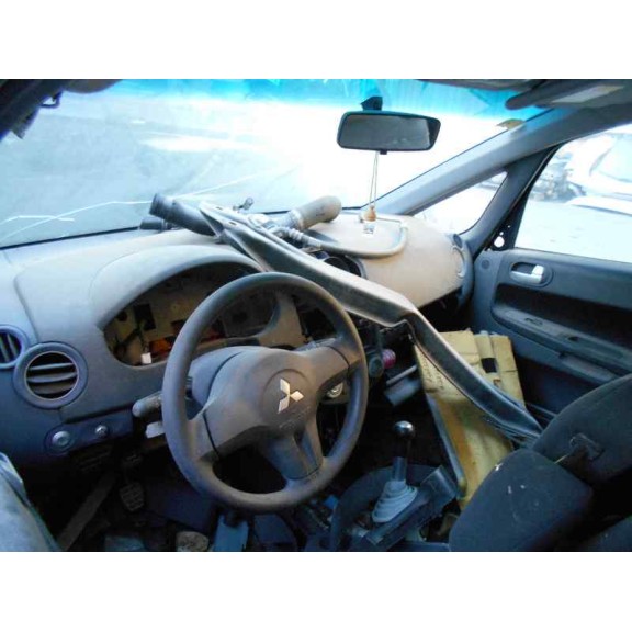 mitsubishi colt berlina 5 (z30a) del año 2006