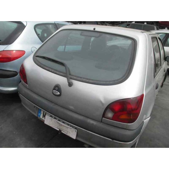 ford fiesta berlina del año 2000