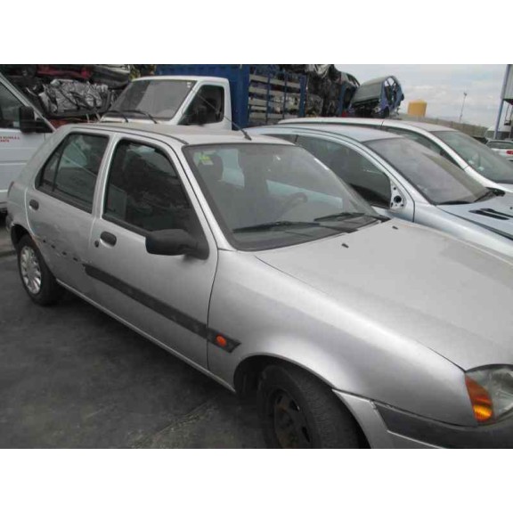 ford fiesta berlina del año 2000