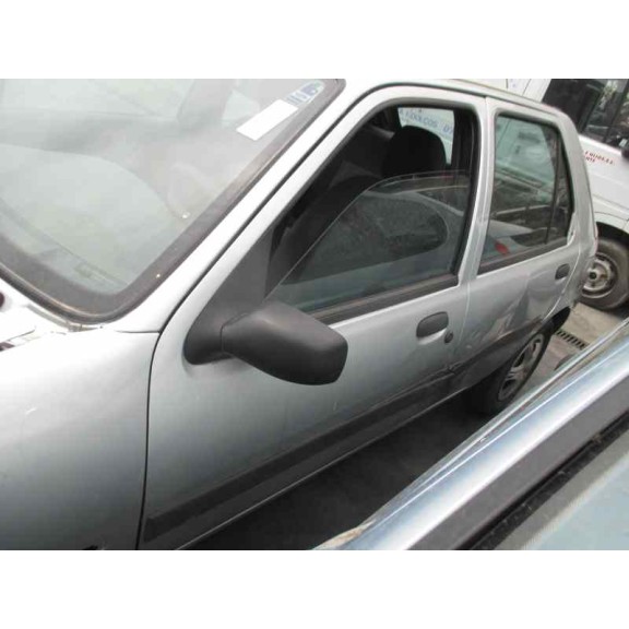 ford fiesta berlina del año 2000