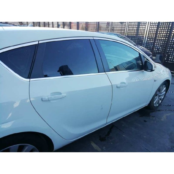 opel astra j lim. del año 2012