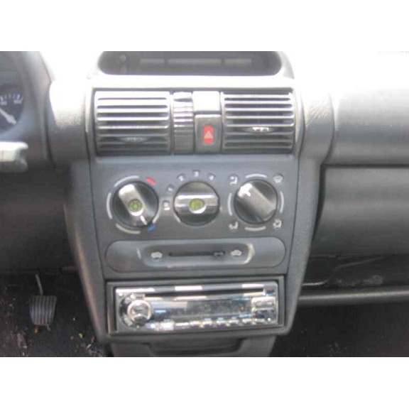 opel corsa b del año 2000