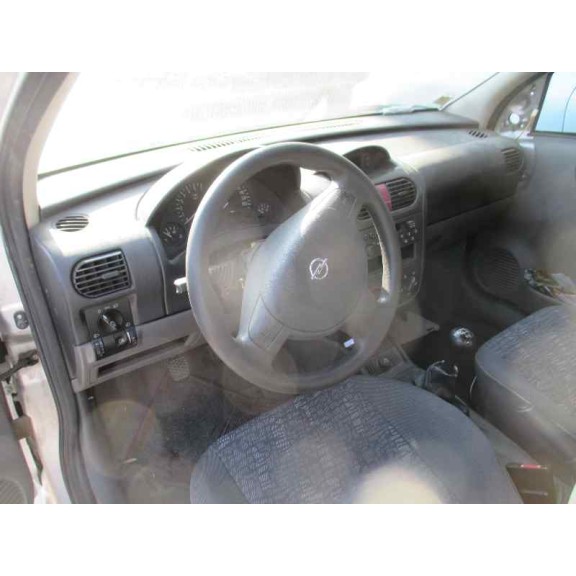 opel corsa c del año 2000