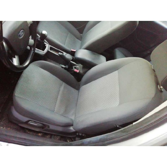 ford focus berlina (cap) del año 2006