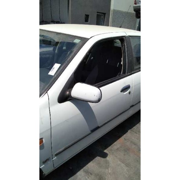 nissan primera berlina (p11) del año 1999