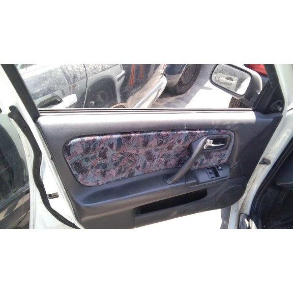 nissan primera berlina (p11) del año 1999