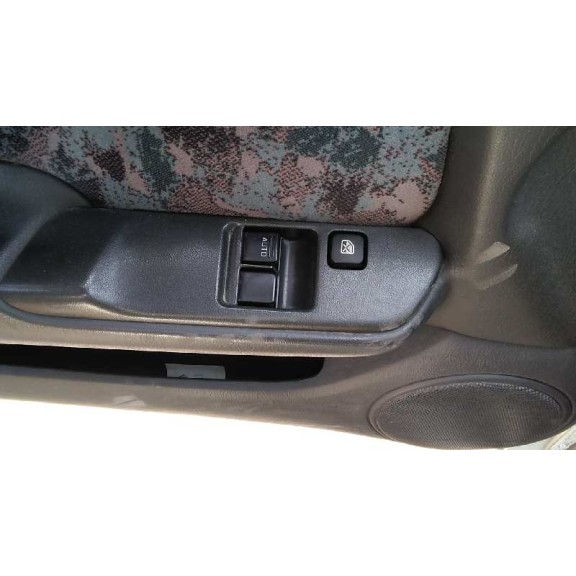 nissan primera berlina (p11) del año 1999