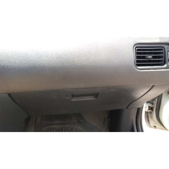 nissan primera berlina (p11) del año 1999