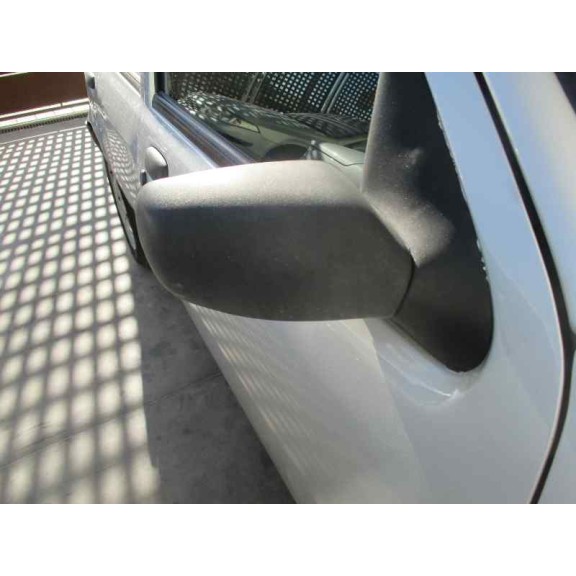 ford fiesta berlina (dx) del año 2001