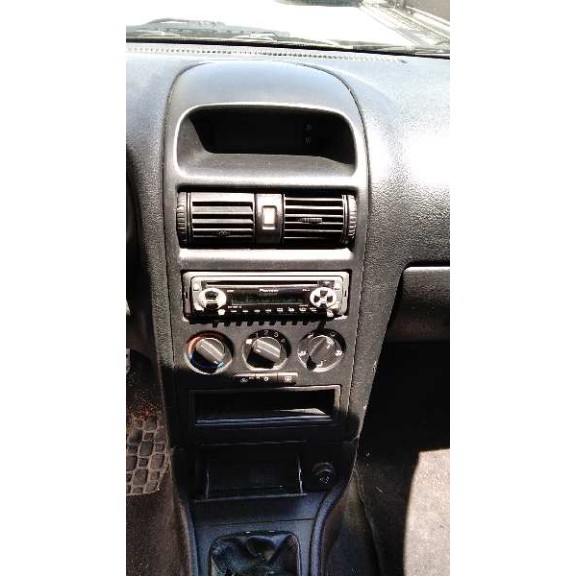 opel astra g berlina del año 2001