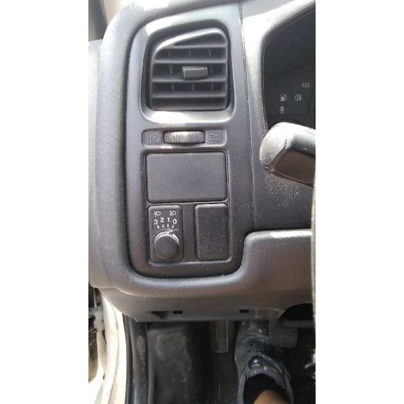 nissan primera berlina (p11) del año 1999