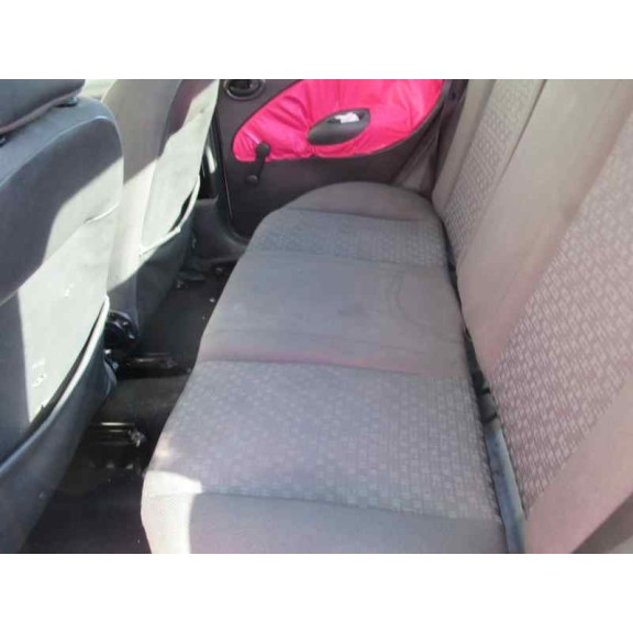 ford fiesta berlina (dx) del año 2001