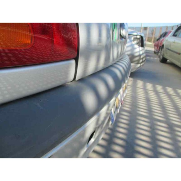 ford fiesta berlina (dx) del año 2001