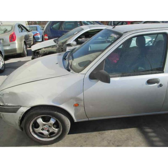 ford fiesta berlina (dx) del año 2001