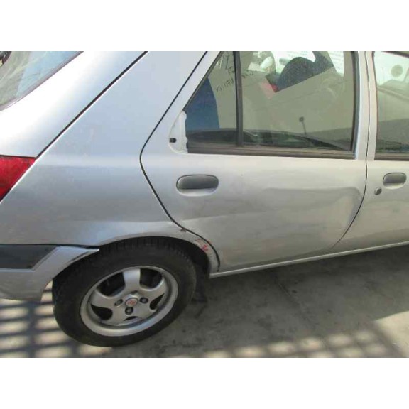 ford fiesta berlina (dx) del año 2001