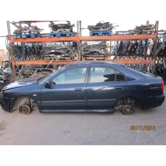 mitsubishi carisma berlina 4 (da0) del año 2004