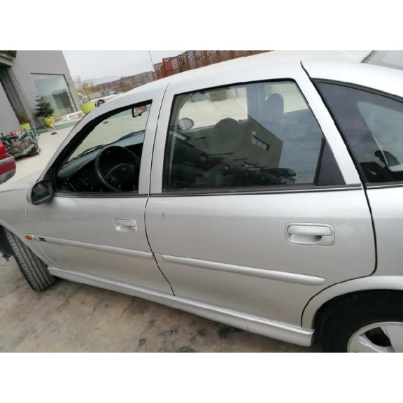 opel vectra b berlina del año 2002