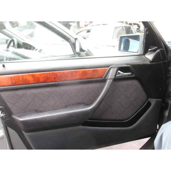 mercedes-benz clase e (w124) berlina del año 1988