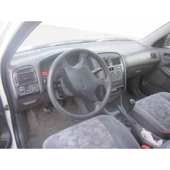 toyota avensis berlina (t 22) del año 1998