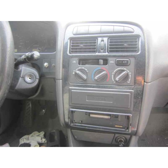 toyota avensis berlina (t 22) del año 1998