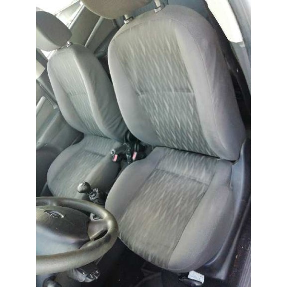 ford focus berlina (cak) del año 2004