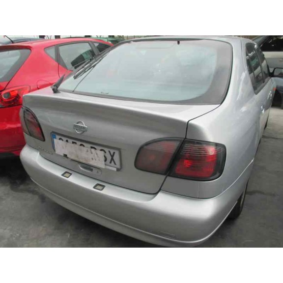 nissan primera berlina (p11) del año 2002