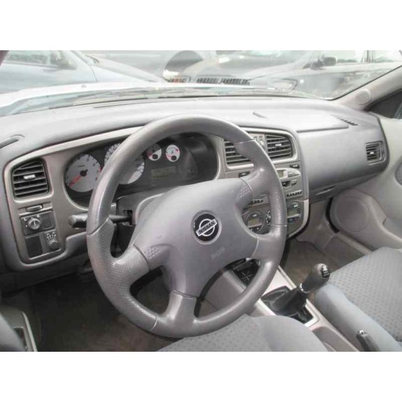 nissan primera berlina (p11) del año 2002