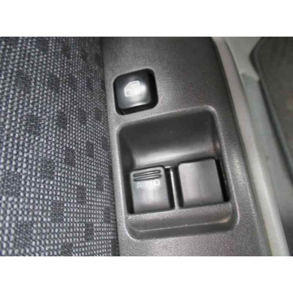 nissan primera berlina (p11) del año 2002