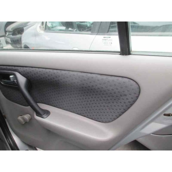 nissan primera berlina (p11) del año 2002